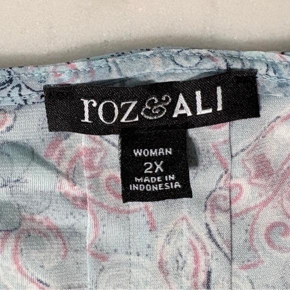 Roz & Ali Light Blue Floral V-Neck Tie-Front Size 2X - Picture 6 of 7